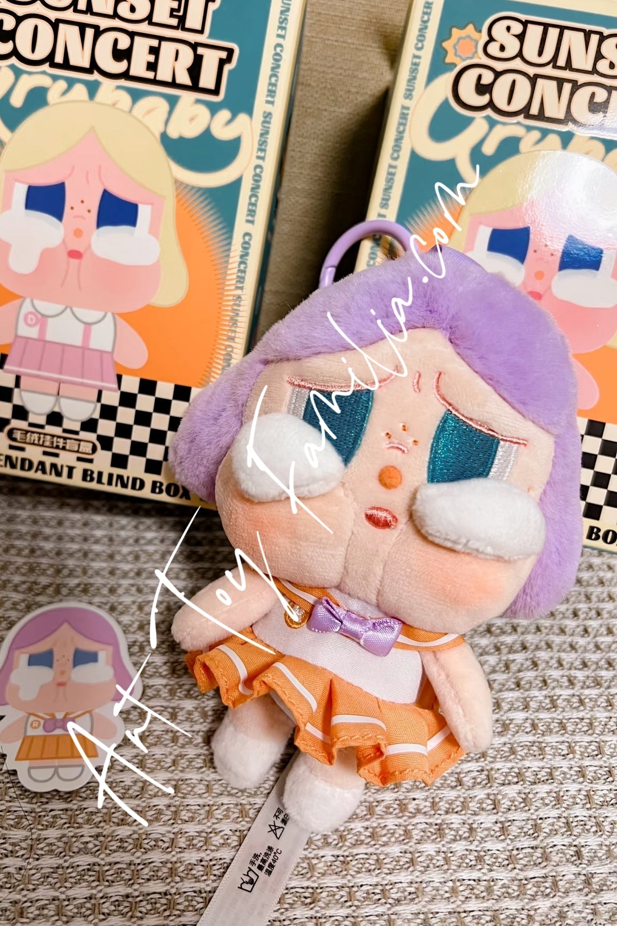 crybaby-sunset-concert-series-plush-pendant-POP Mart Crybaby