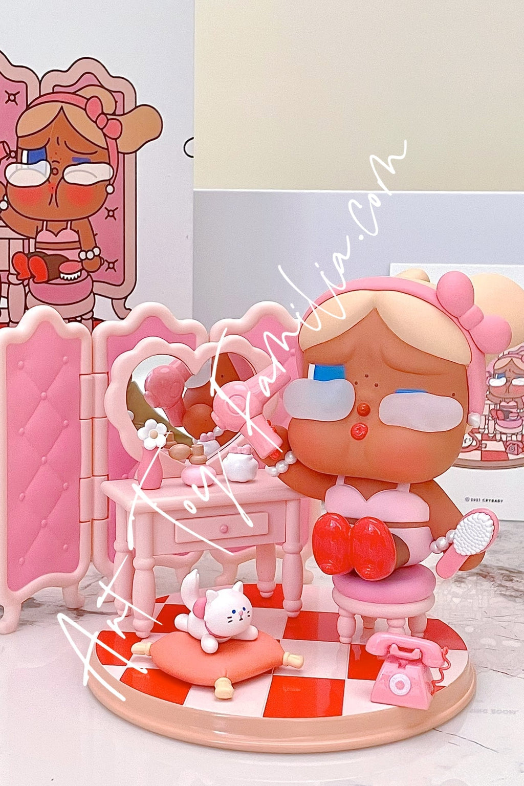 crybaby-the-dressing-room-figurinepink-ver-POP Mart Crybaby